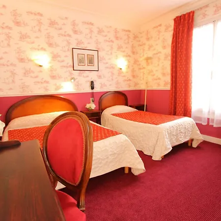 Chopin Hotel 2*