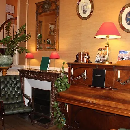 Chopin Hotel 2*