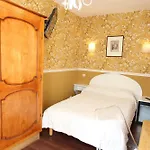 Chopin Hotel 2*