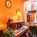 Chopin Hotel 2*